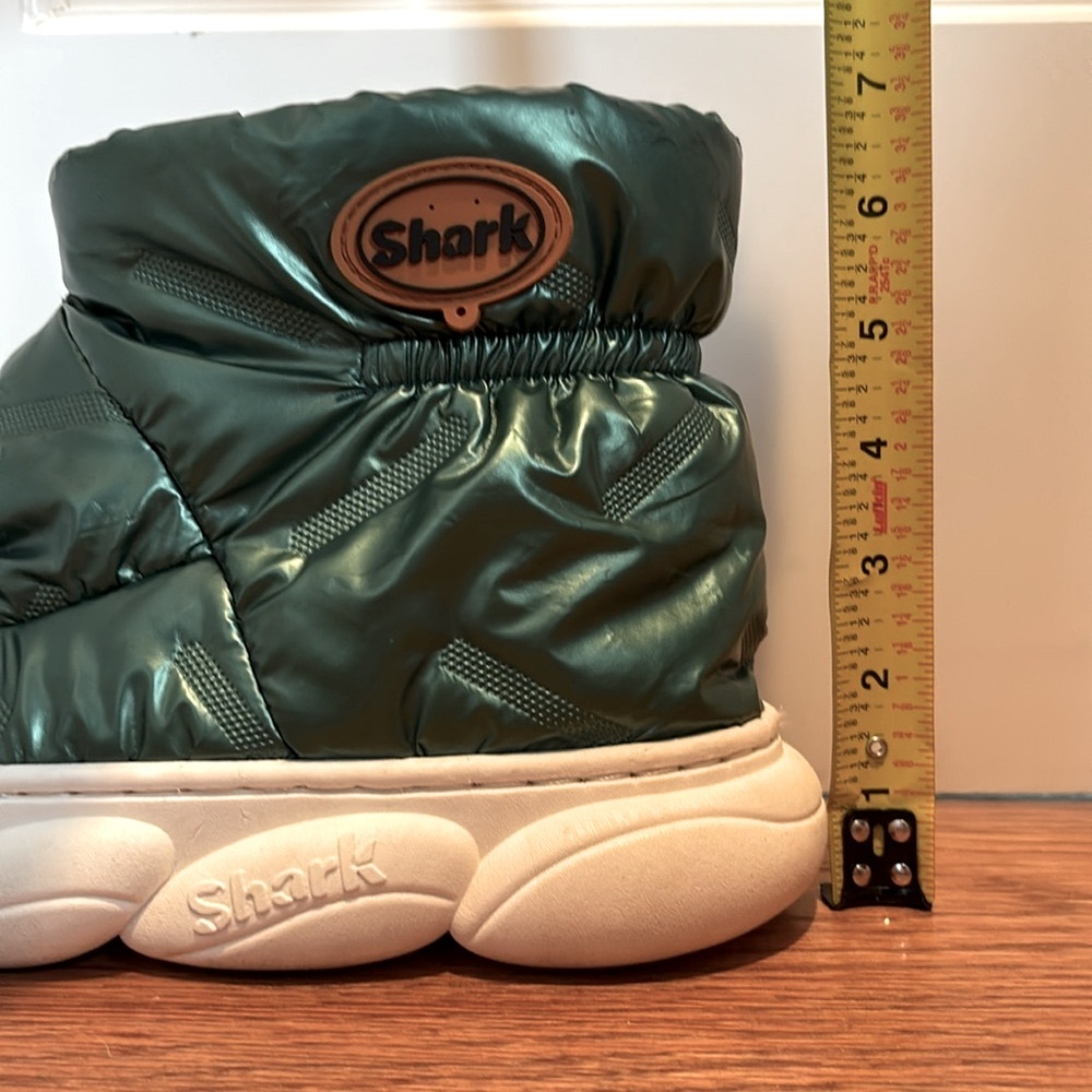 Shark size 42 - 43 puffy shimmery green lightweight ankle boot slippers - Picture 15 of 15
